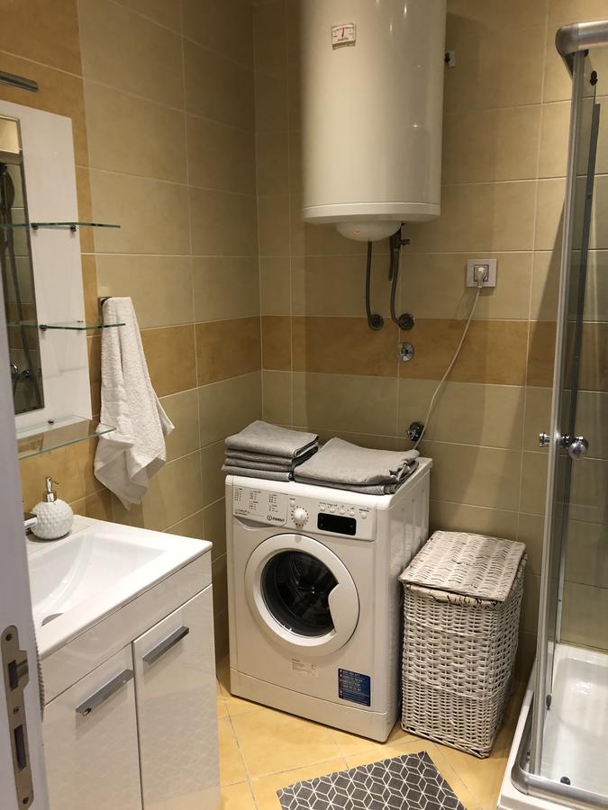 5 Stars Apartment With Free Garage Place โนวีซาด ภายนอก รูปภาพ